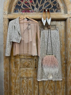 ЮБКА миди КАРАНДАШ-РЮМОЧКА с разрезом спереди (из СЕРЕБРИСТО-МОЛОЧНЫХ пайеток)