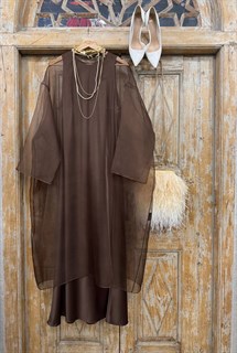 ПЛАТЬЕ-ЧЕХОЛ из органзы, минималистично, с круглым вырезом, оверсайз (ШОКОЛАД)