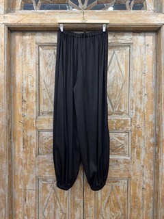 БРЮКИ "АЛЛАДИНЫ" свободные, на мягкой резинке, единый размер (из премиум атласа), ЧЕРНЫЙ - фото 40441