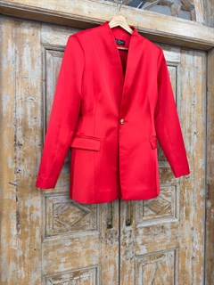 Жакет "Эмили", приталенный, однобортный, с цельнокроеным воротником  (из плотного атласа), КРАСНЫЙ - фото 40862