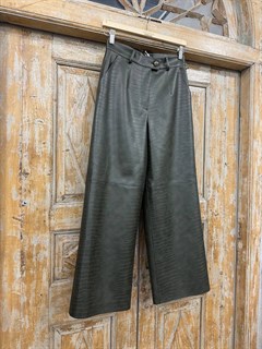 БРЮКИ ШИРОКИЕ "ТРУБЫ"  (из ЭКО-кожи "КРОКОДИЛ"), ЗЕЛЕНЫЙ - фото 41123