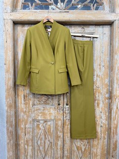 Жакет "Эмили", приталенный, однобортный, с цельнокроеным воротником  (из костюмной премиум шерсти), ГРУША