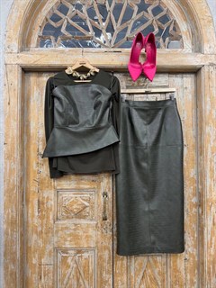 ЮБКА-карандаш с отстрочкой крестом (зауженная, высокая шлица, из ЭКО-кожи "КРОКОДИЛ", D-90), ЗЕЛЕНЫЙ - фото 41334