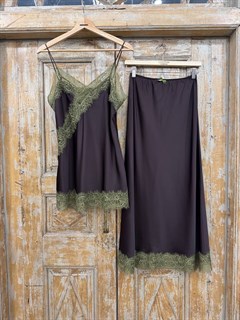 ТОП на тонких бретельках с кружевом (из премиум атласа), ШОКОЛАД с зеленым - фото 41503