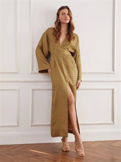 ПЛАТЬЕ в японском стиле с рукавами кимоно и разрезом спереди (из шелка в принт)