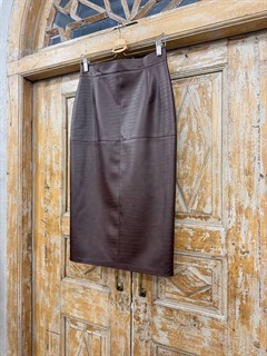 ЮБКА-карандаш, зауженная, высокая шлица, отстрочка крестом, D-73 (из ЭКО-кожи "КРОКОДИЛ"), ШОКОЛАДНЫЙ - фото 41855